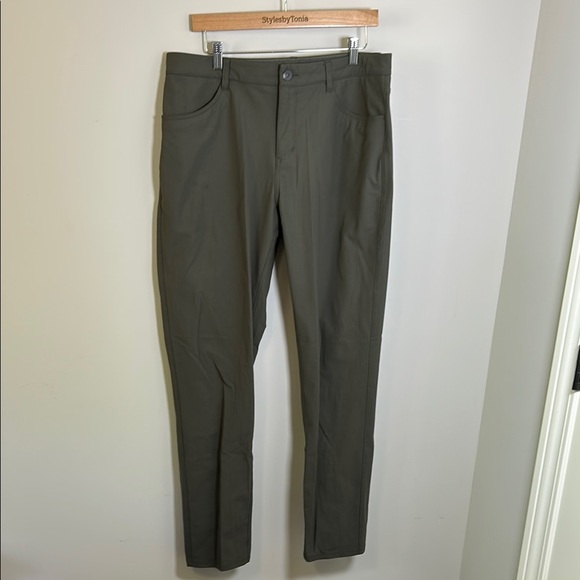 VUORI Meta Pant Athletic Slim Fit 32 inch Olive Green Stretch Sz 34 x 32 - Picture 4 of 15